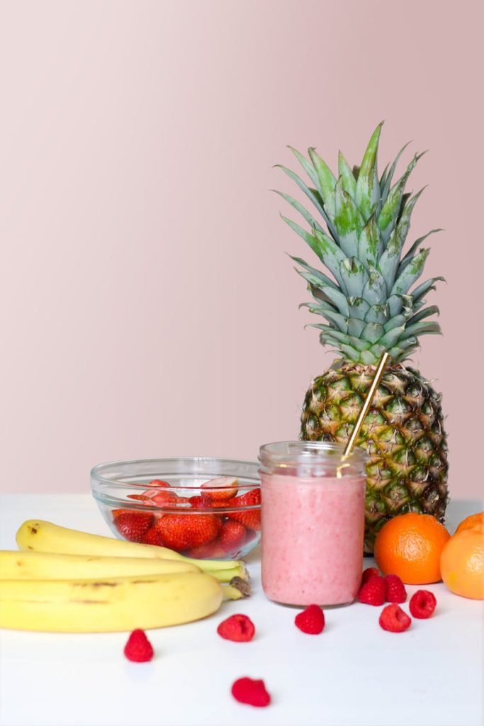 Frullato: ananas, fragole, banane, arancia e lamponi